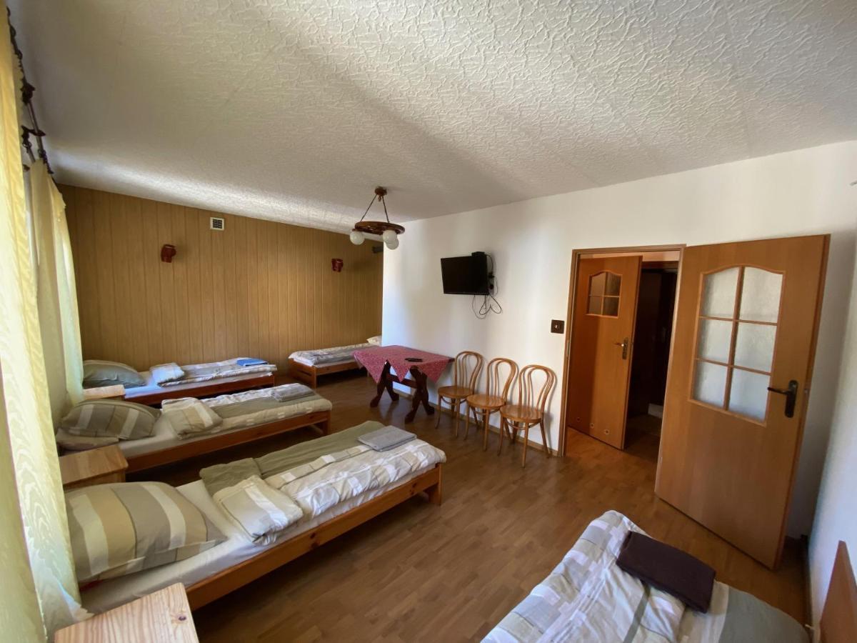 Auberge de jeunesse "U Jedrusia" à Zarebow Extérieur photo