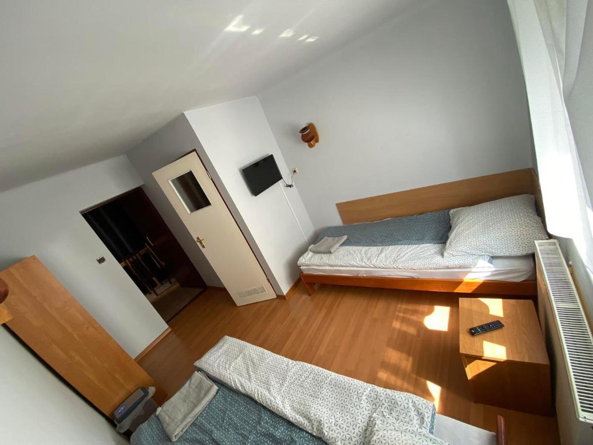Auberge de jeunesse "U Jedrusia" à Zarebow Extérieur photo